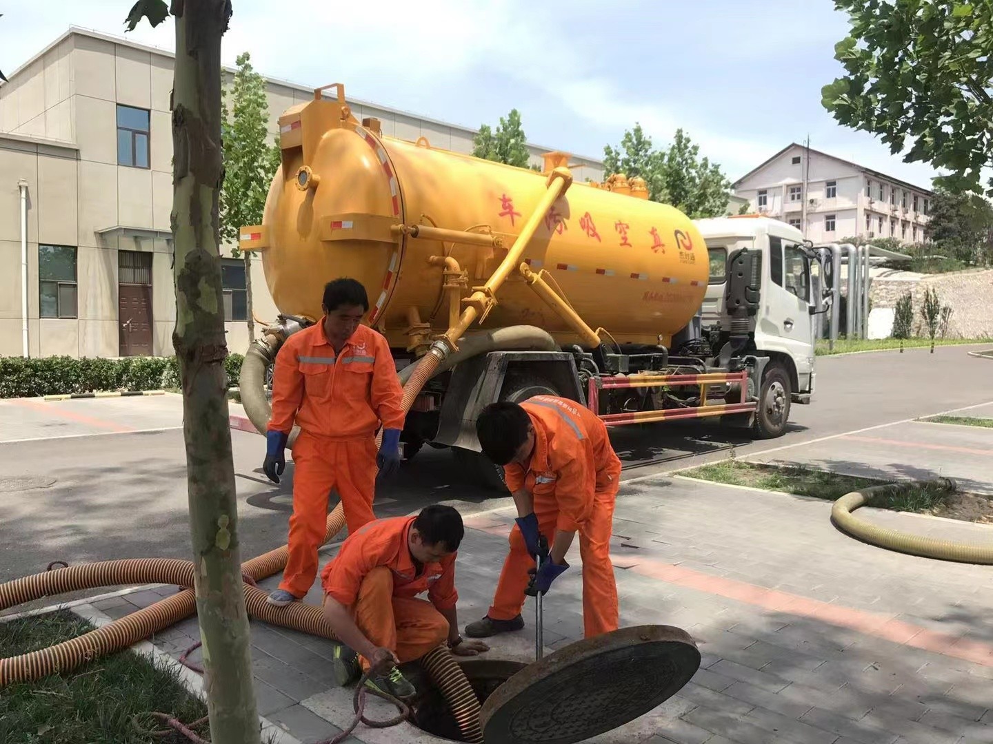 睢宁化粪池清理与5-8吨吸粪车施工效率分析